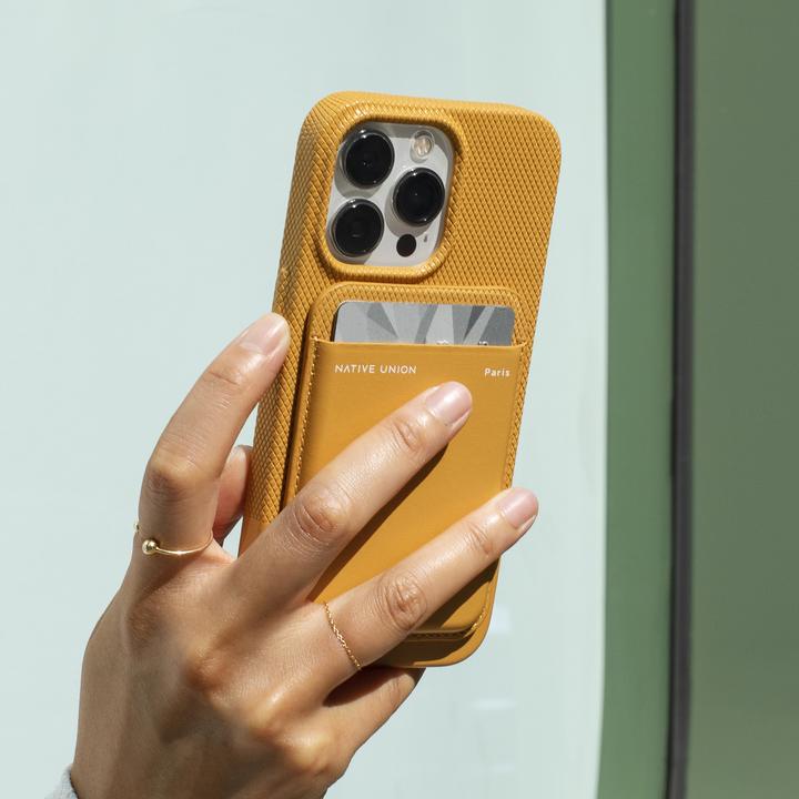 Image du produit Native Union jaune dorée (Apple iPhone 15, Apple iPhone 15 Plus, Apple iPhone 15 Pro Max, Apple iPhone 15 Pro)
