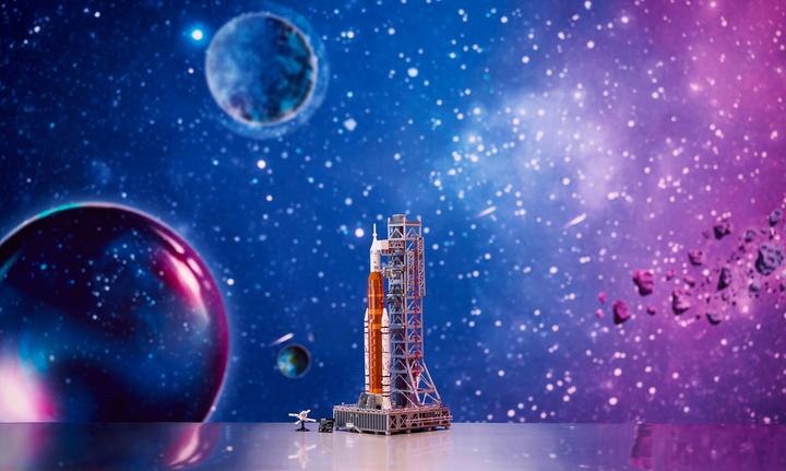 Actual product image LEGO NASA Artemis launch pad (10341, LEGO Icons, LEGO Rare Sets)