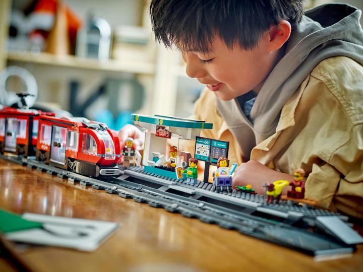 Produktbild LEGO Strassenbahn mit Haltestelle (60423, LEGO City)