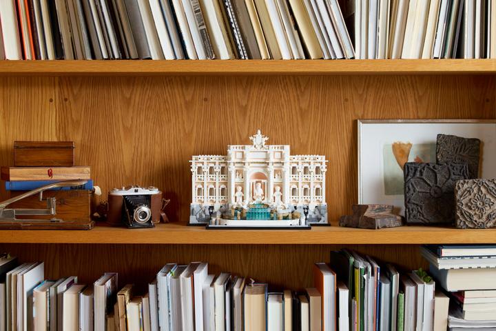 Actual product image LEGO Trevi Fountain (21062, LEGO Architecture)