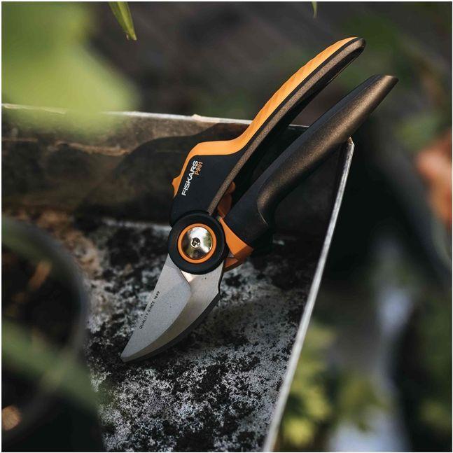 Actual product image Fiskars X-series bypass garden shears L P961