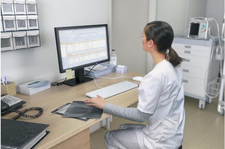 Produktbild CHERRY AK-C8112 MEDICAL KEYBOARD WHITE (CH, Kabelgebunden)