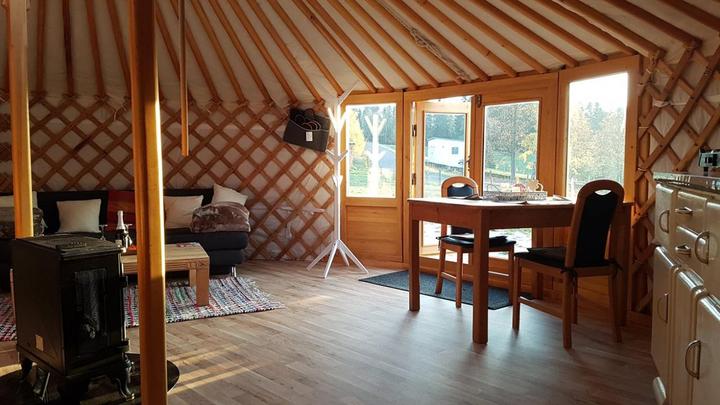 Immagine prodotto Yurta nella valle selvaggia e romantica