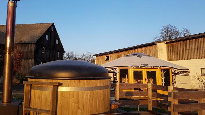 Immagine prodotto Yurta nella valle selvaggia e romantica