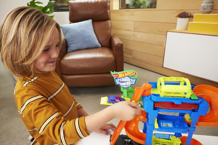 Actual product image Hot Wheels City ECL Tunnel Twist Car Wash