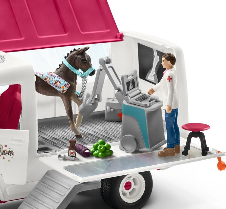 Immagine prodotto Schleich Veterinario mobile con puledro di Hannover