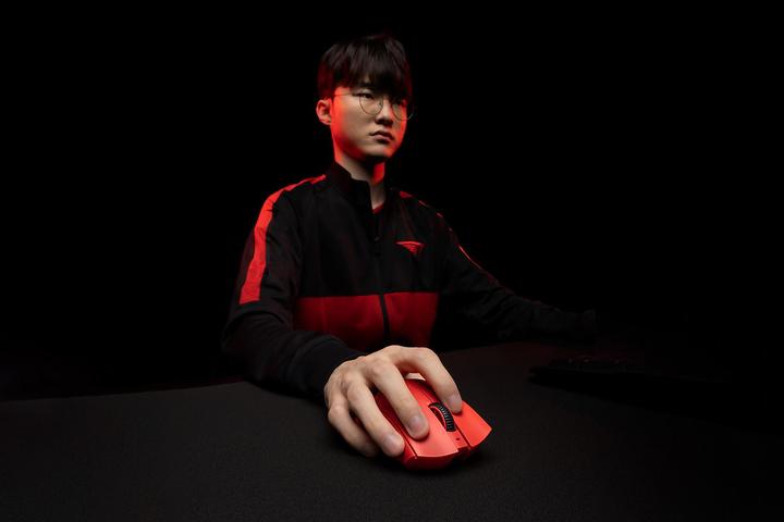 Immagine prodotto Razer Deathadder V3 Pro Faker Edition (Senza fili, Cablato)
