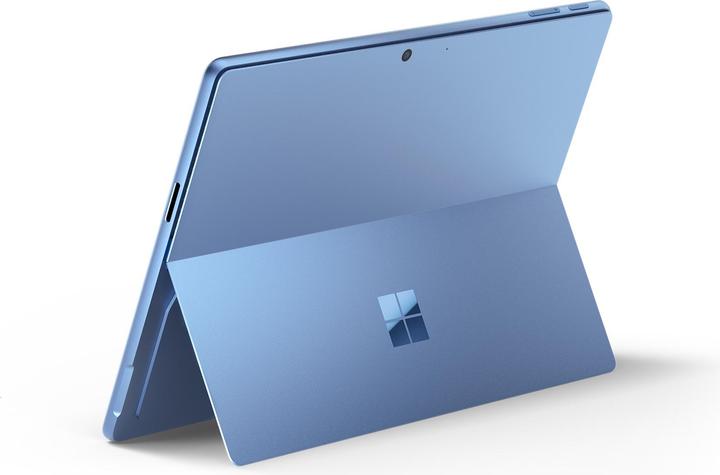 Produktbild Microsoft Surface Pro – Copilot+ PC (mit Netzteil) – 11. Edition (13", Snapdragon X Elite X1E-80-100, 16 GB, 1000 GB, Ohne Tastaturlayout)
