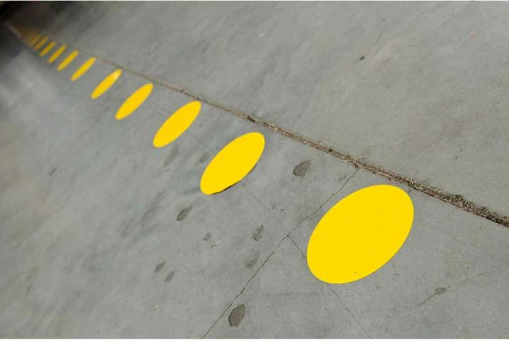 Immagine prodotto Brady B-514, ToughStripe, nastro per marcare i pavimenti, cerchio/punto, poliestere, giallo, diametro 89