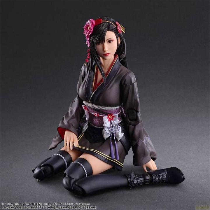 Immagine prodotto Square Enix Final Fantasy VII Remake Play Arts Kai action figure Tifa Lockhart Exotic Dress Ver. 25 cm