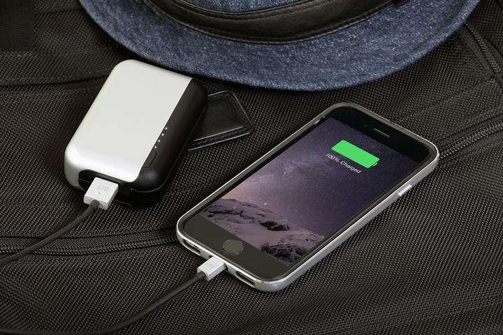 Image du produit Just Mobile Câble plat Lightning Indicateur LED argent (1 m)