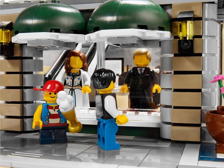 Actual product image LEGO Creator EXPERT Large Department Store (10211, LEGO Creator Expert)
