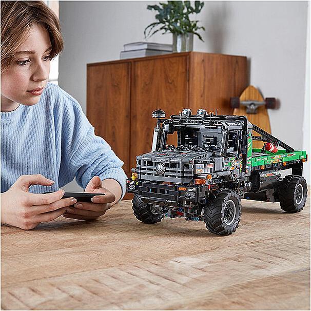 Actual product image LEGO Mercedes-Benz Zetros Offroad Truck (42129, LEGO Technic)