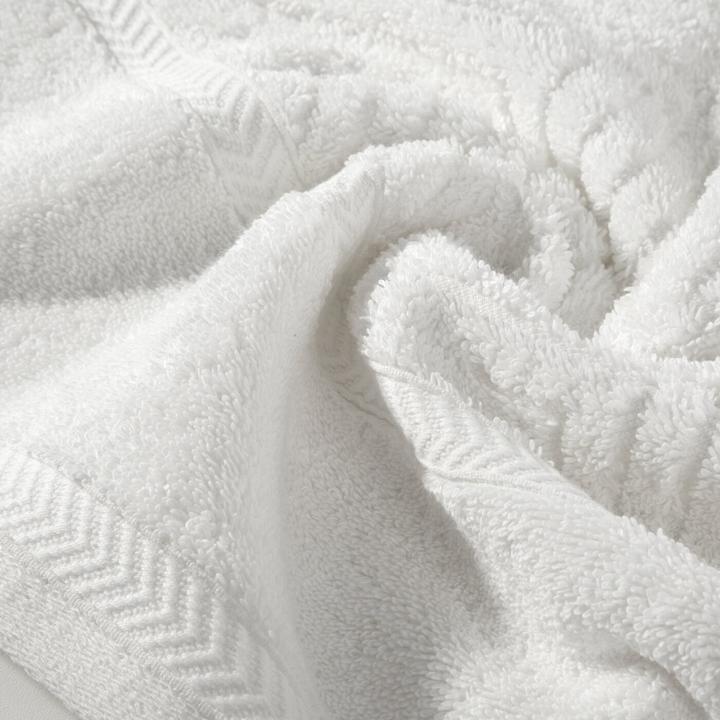 Actual product image Eurofirany REINA LINE cotton towel with zigzag pattern and smooth edge, 500 g/m2, 50 x 90 cm (50 x 90 cm)