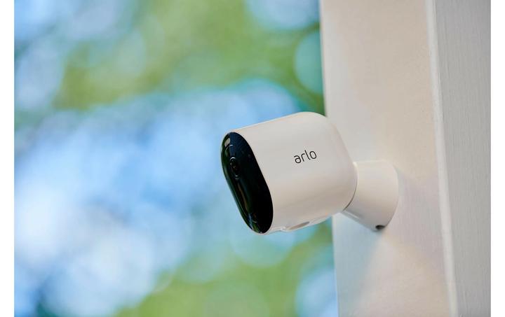 Produktbild Arlo Pro 4 Spotlight VMC4350P-100EUS 3er-Set (2688 x 1520 Pixel)