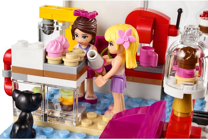 Actual product image LEGO Heartlake Cupcake Café (41119, LEGO Friends)