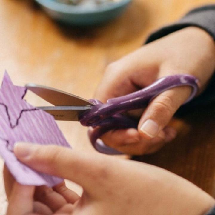 Actual product image Fiskars 1067860 School scissors, purple-glitter (18 cm)