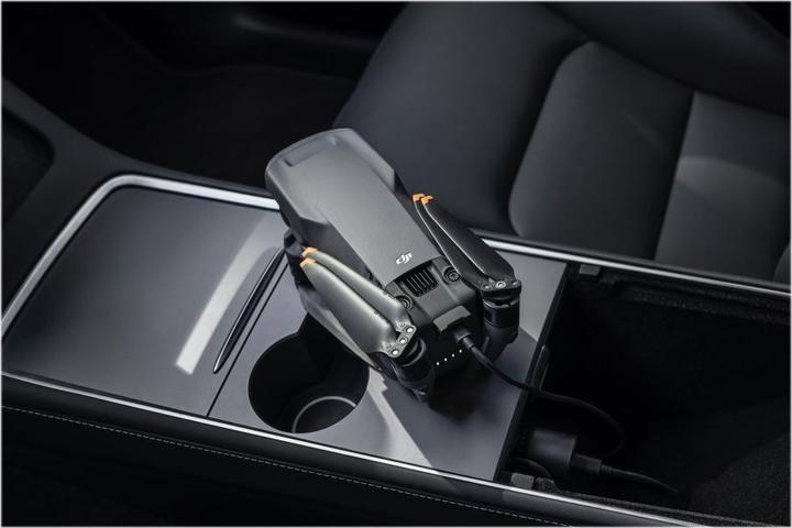 Produktbild DJI Mavic 3 Tragbares Ladegerät (Drohnen Ladegerät, DJI Mavic 3 Pro Cine, DJI Mavic 3, DJI Mavic 3 Pro, DJI Mavic 3 Cine, DJI Mavic 3 Classic, DJI Avata, DJI Air 3)