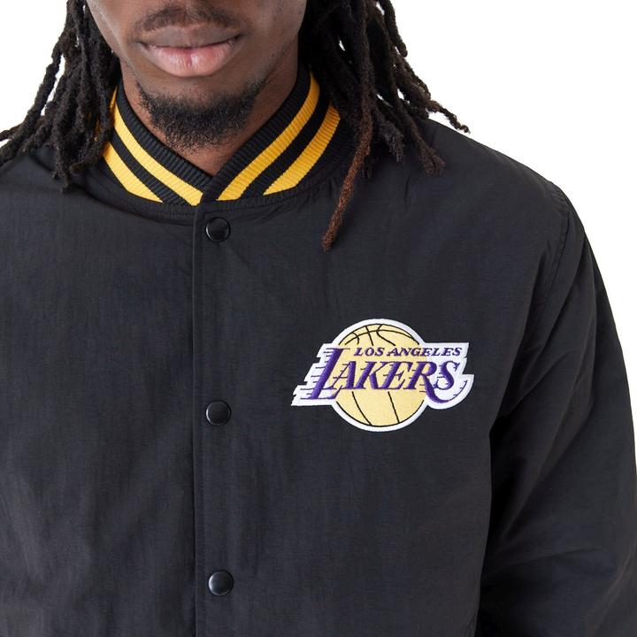 Produktbild New Era College Bomber Jacke - BACKPRINT LA Lakers - L (L)