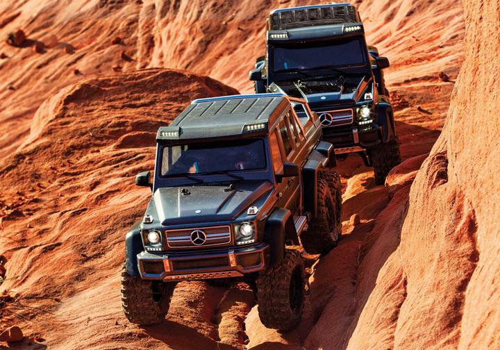 Image du produit Traxxas CRAWLER TRX-6 1:10 6WD EP RTR MERCEDES G63 AMG 6x6 - BLACK SANS chargeur et SANS accu (RTR Prêt à fonctionner)