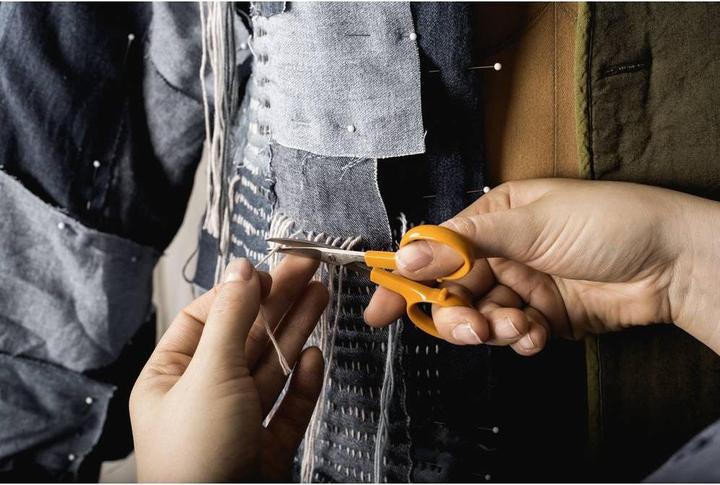 Productafbeelding Fiskars Klassieke gebogen manicure schaar 100mm lang (10 cm)