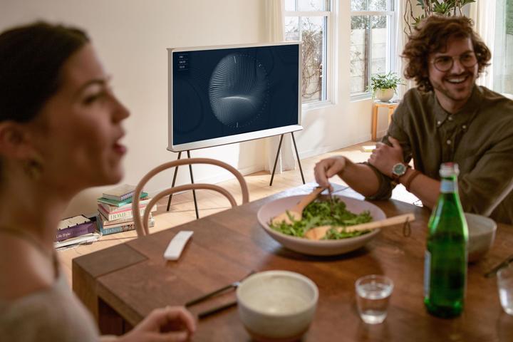 Produktbild Samsung QE55LS01RA Serif 2.0 (55", QLED, 4K, 2019)