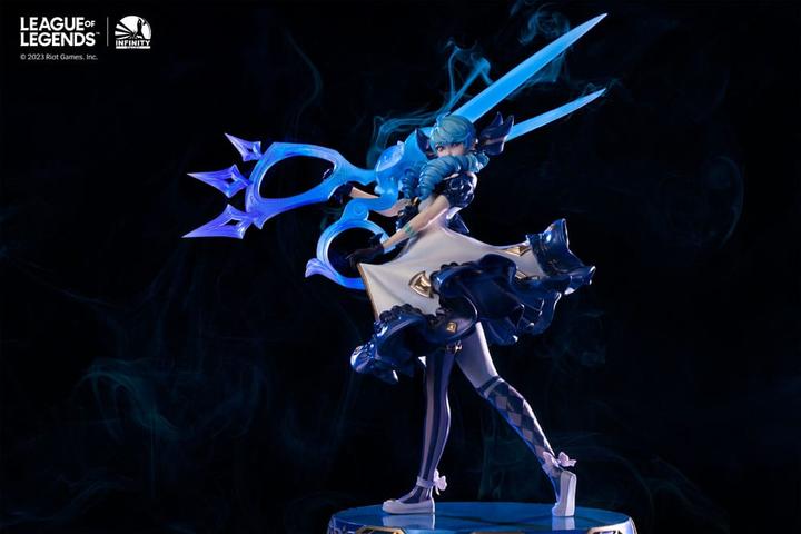 Image du produit Infinity Studios League of Legends "The Hallowed Seamstress - Gwen" Statue 1/6