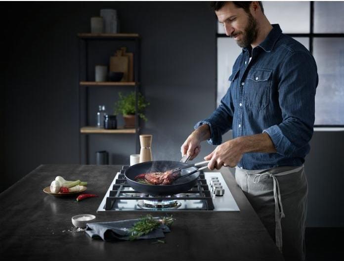 Produktbild WMF Pfanne Bratpfanne 28cm Steak Profi Mehrschichtmaterial beschichtet Induktion (28 cm, Bratpfanne, Edelstahl)