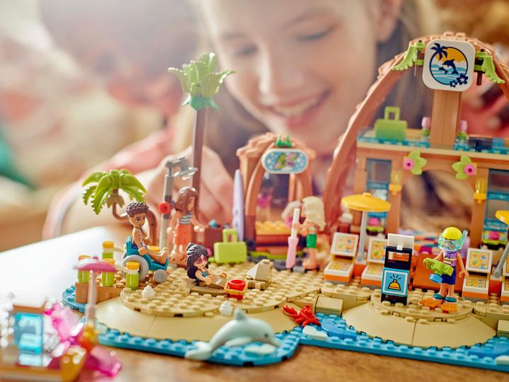 Actual product image LEGO Familienurlaub im Strandresort (42673, LEGO Friends)