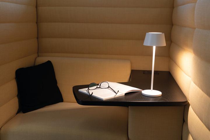 Actual product image Maul MAULnina LED rechargeable table lamp white (210 lm)