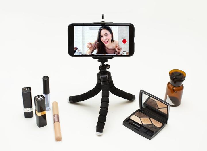 Immagine prodotto Kikkerland Treppiede per smartphone (Schiuma solida, Tessuto, Materiale sintetico)