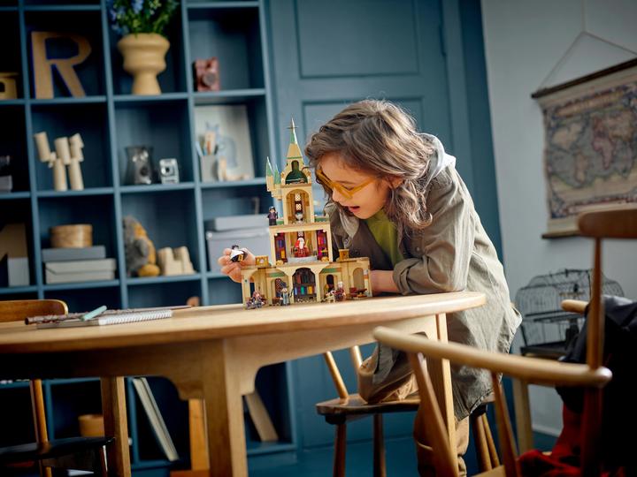 Actual product image LEGO Hogwarts: Dumbledore's office (76402, LEGO Harry Potter)