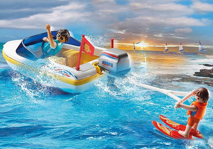 Actual product image Playmobil Pick-Up with Speedboat (70534, Playmobil Family Fun)