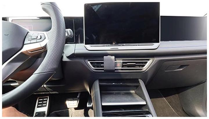 Actual product image Brodit ProClip Volkswagen Tiguan 25-25