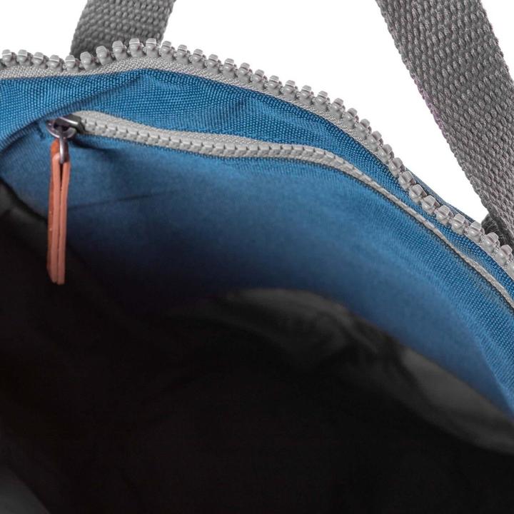 Immagine prodotto Roka London Finchley A Sustainable Marine 12-15 bottiglie riciclate (15 l)