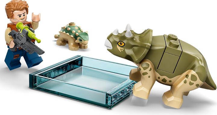 Actual product image LEGO Dr. Wu's lab: Outbreak of baby dinosaurs (75939, LEGO Jurassic World)