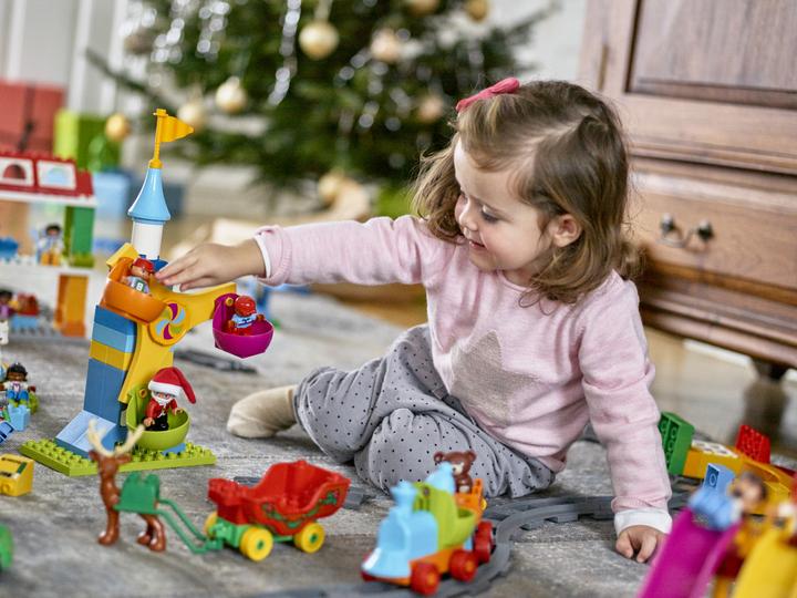 Produktbild LEGO Winterspass mit dem Weihnachtsmann (10837)