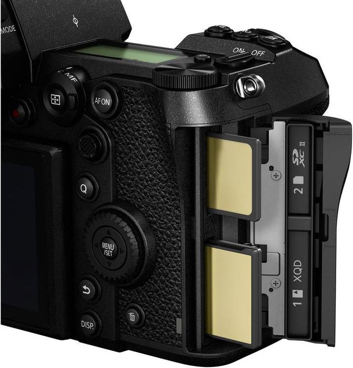 Produktbild Panasonic Lumix S1 (24 - 105 mm, 24.20 Mpx, Vollformat)