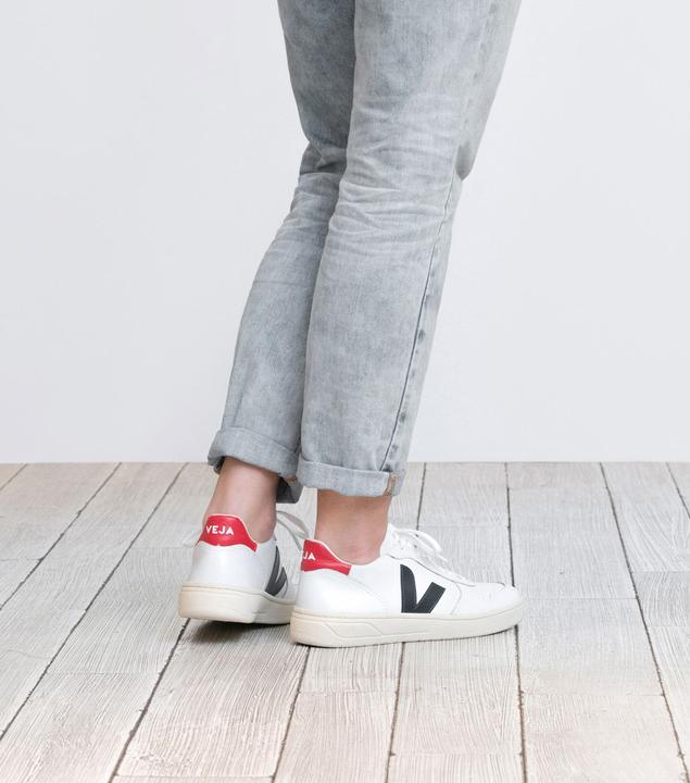 Actual product image Veja V - 10 (42)
