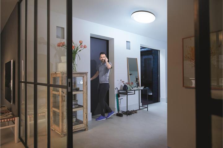 Actual product image Philips Hue Cher Base BT (3000 lm)