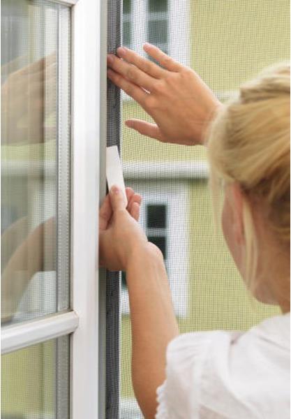 Produktbild tesa Insektenschutz COMFORT für Fenster, mit Klettband, selbstklebend, ohne Bohren (130 x 150 cm)