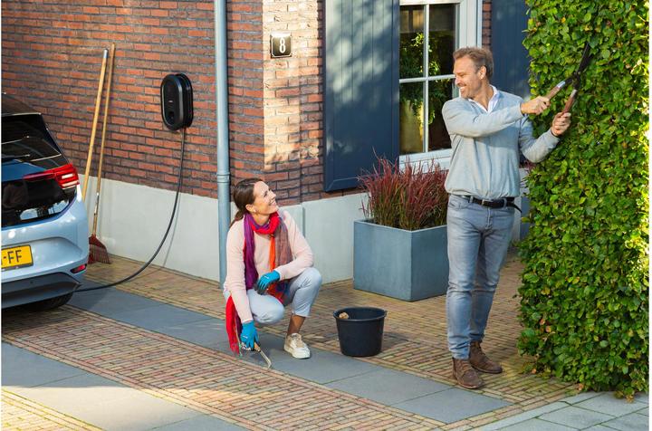 Image du produit Ratio Electric Station de recharge solaire 11 - 22 kW, type 2, WLAN/LAN/BT, 7.5 m (Type 2, 22 kW, 32 A, Câblé en dur)