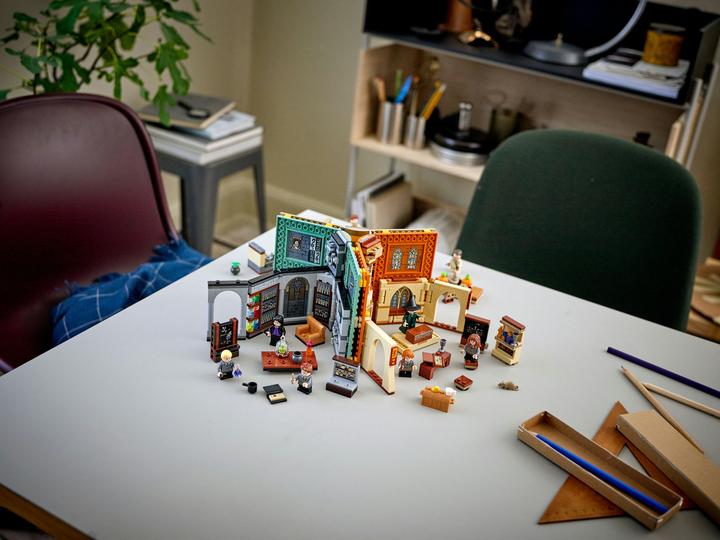 Actual product image LEGO Hogwarts Moment: Transformation Class (76382, LEGO Harry Potter)