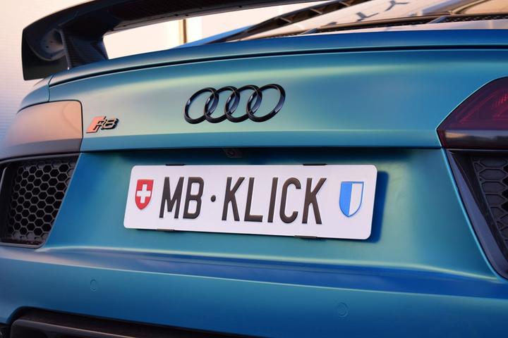 Produktbild MB KLICK Rahmenlose Kennzeichenhalter schwarz (Front + Heck, Langformat)