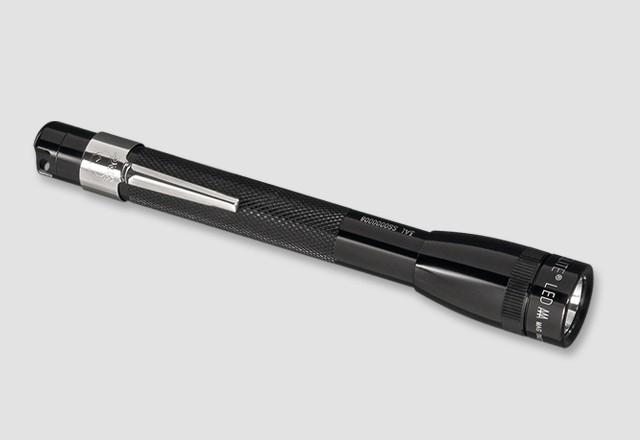 Image du produit Maglite Lampe de poche M3A012 portée 31 m noir avec 2 piles micro (127 cm, 100 lm)