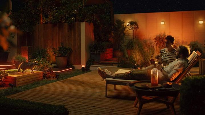 Produktbild Philips White and Color Ambiance (RGBW, 500 cm, Outdoor)