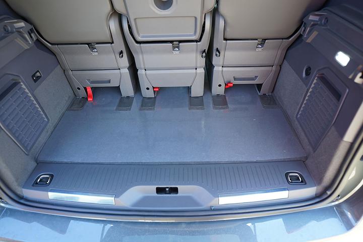 Produktbild Aristar Kofferraumwanne für VW Multivan T7 ab 10.2021- (langer Radstand) (hinter der 3. Sitzreihe)