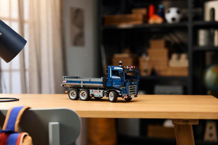 Actual product image LEGO Kipplaster (42203, LEGO Technic)
