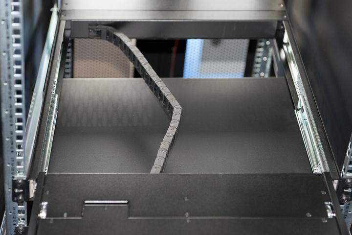 Actual product image Digitus Modular console with 17" TFT (43,2cm), 8-port KVM & Touchpad, german keyboard