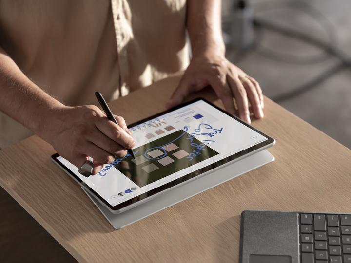 Produktbild Microsoft Surface Pro X (13", Microsoft SQ1, 8 GB, 256 GB)